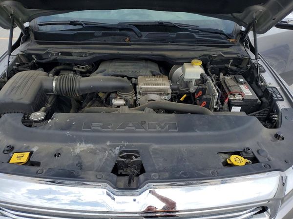 2019 RAM 1500 Laramie — Engine bay