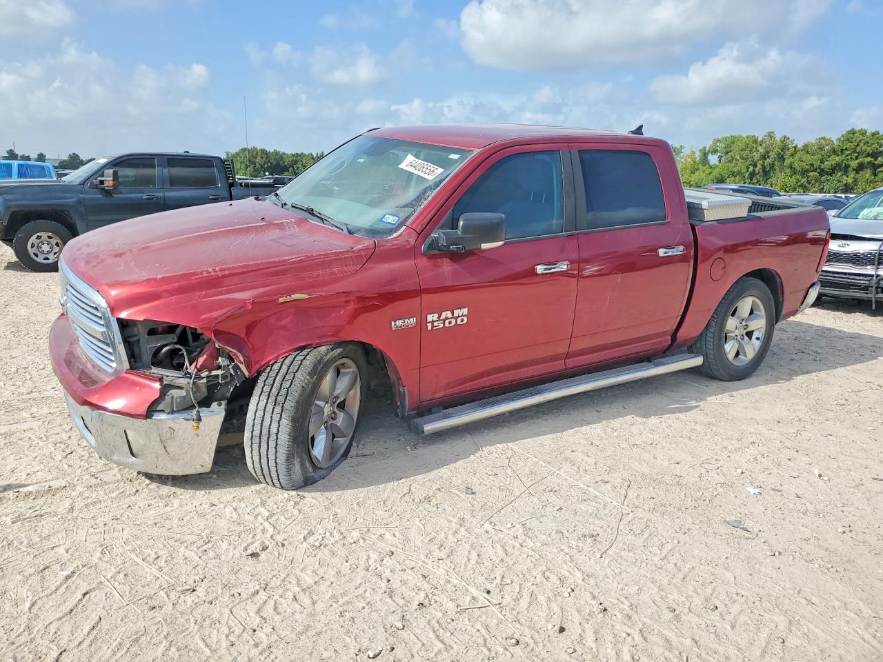 2015 RAM 1500 SLT CREW CAB 4X2