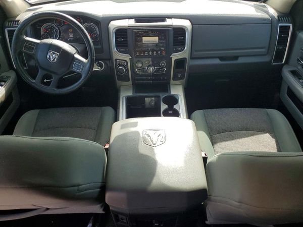 2015 RAM 1500 SLT CREW CAB 4X2
