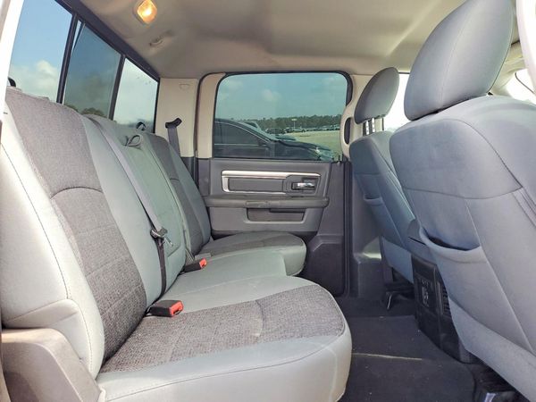 2015 RAM 1500 SLT CREW CAB 4X2