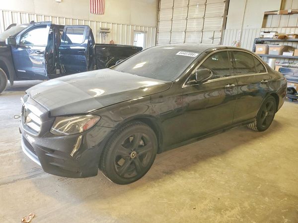 2018 MERCEDES-BENZ E-CLASS E300-4M — Front 3/4