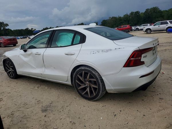 2020 VOLVO S60 Momentum