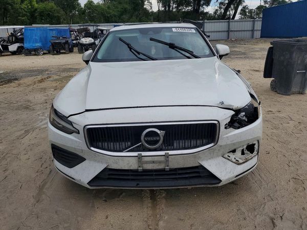 2020 VOLVO S60 Momentum
