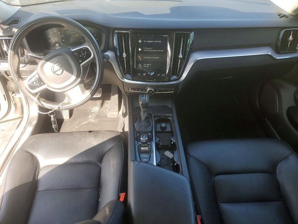 2020 VOLVO S60 Momentum