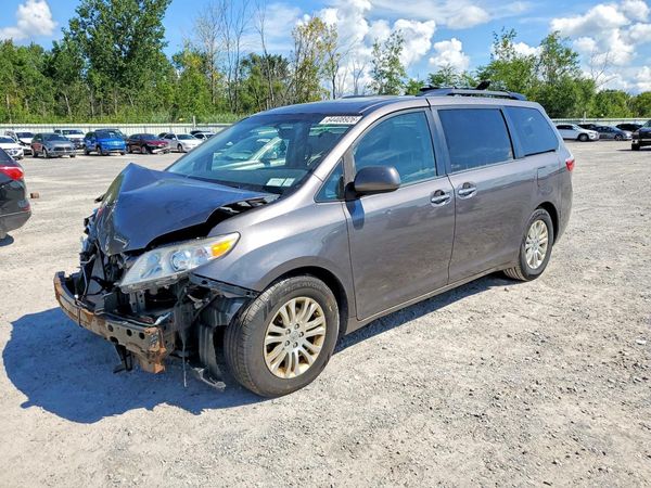 2015 TOYOTA SIENNA