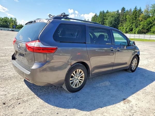 2015 TOYOTA SIENNA