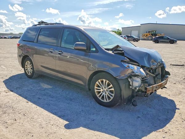 2015 TOYOTA SIENNA