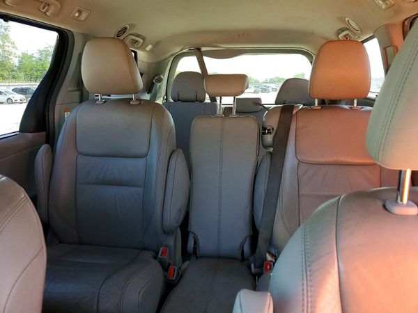 2015 TOYOTA SIENNA