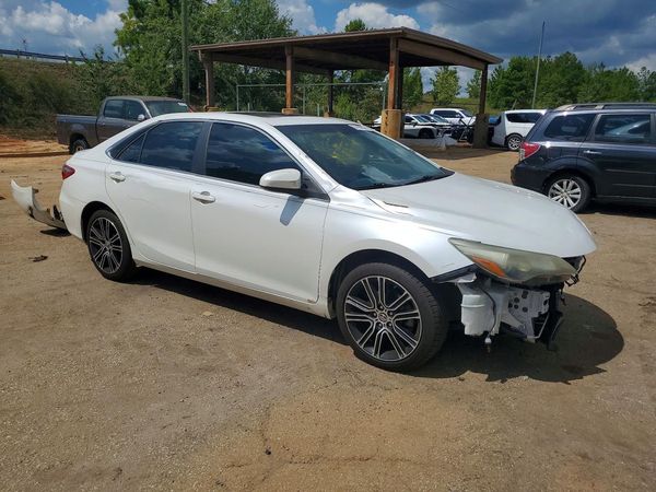 2016 TOYOTA CAMRY — Passenger 3/4