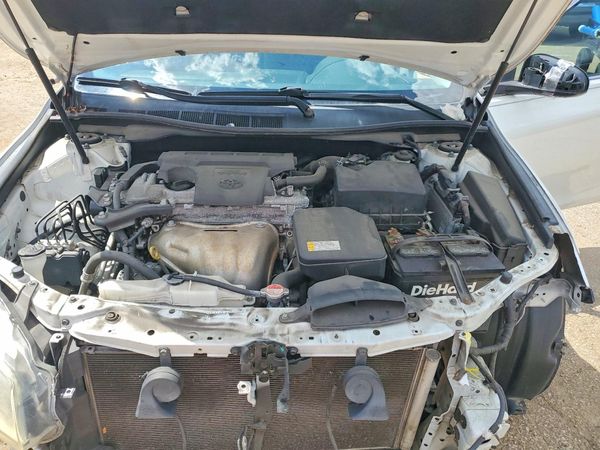 2016 TOYOTA CAMRY — Engine bay