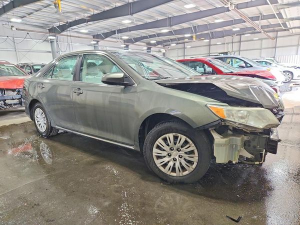 2014 TOYOTA CAMRY