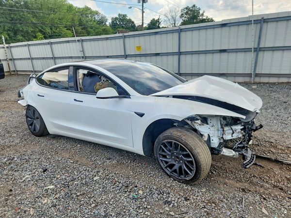 2025 TESLA MODEL 3 — Passenger 3/4