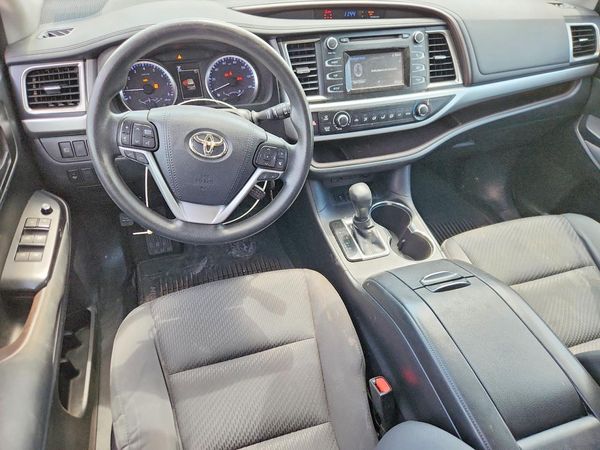 2018 TOYOTA HIGHLANDER LE/LE Plus