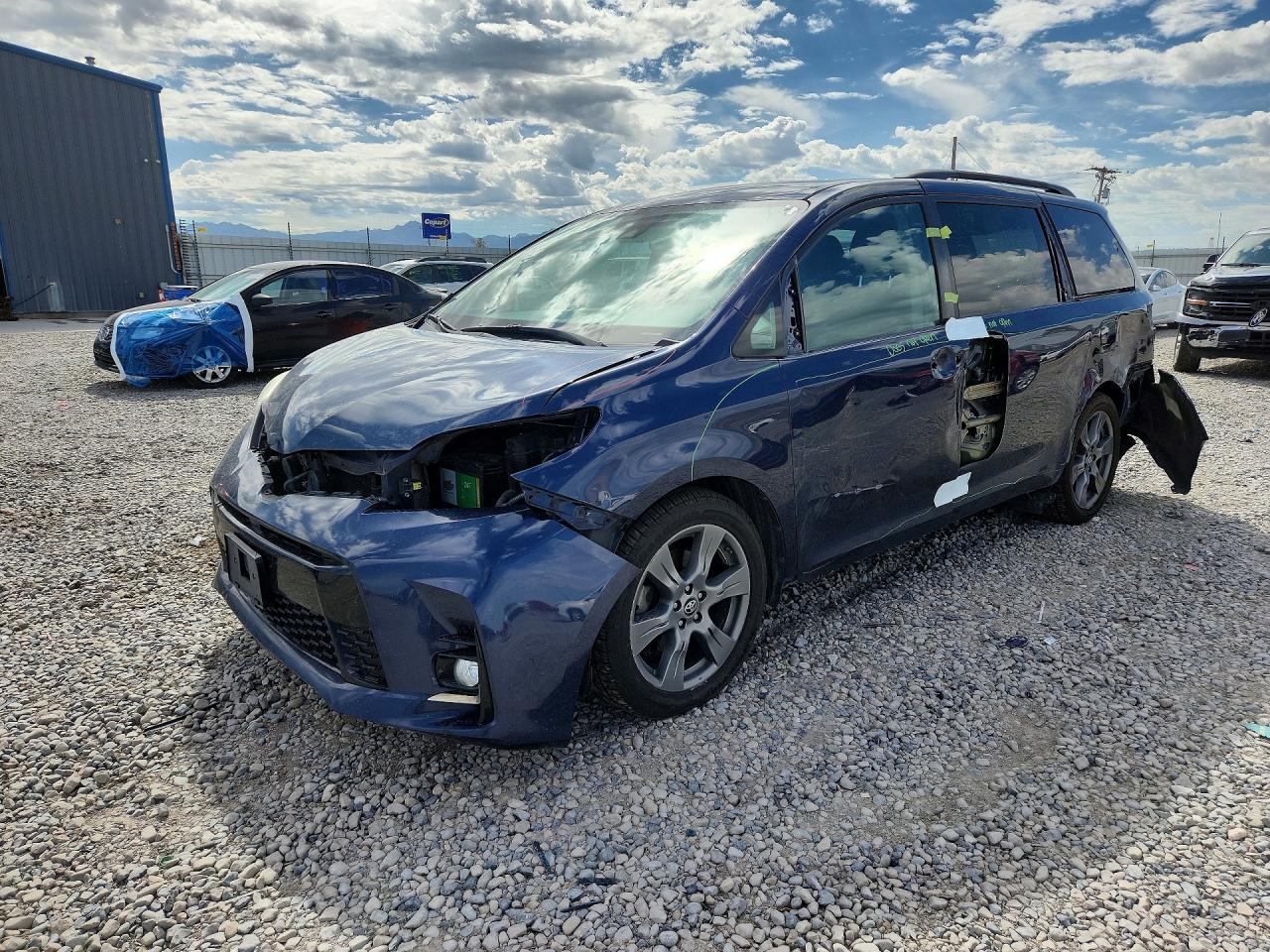 2018 TOYOTA SIENNA SE/SE Premium