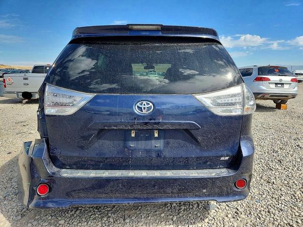 2018 TOYOTA SIENNA SE/SE Premium