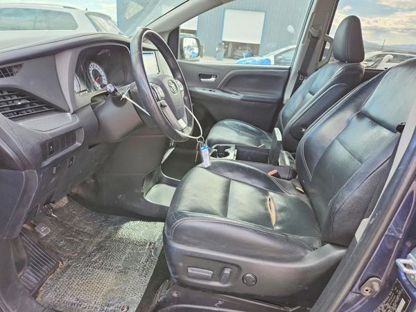 2018 TOYOTA SIENNA SE/SE Premium