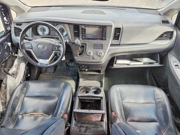 2018 TOYOTA SIENNA SE/SE Premium