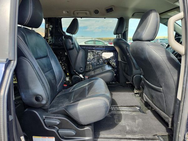 2018 TOYOTA SIENNA SE/SE Premium