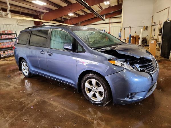 2015 TOYOTA SIENNA