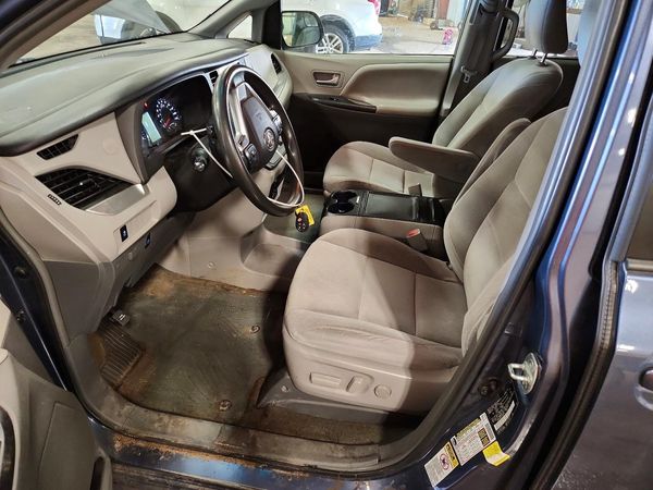 2015 TOYOTA SIENNA