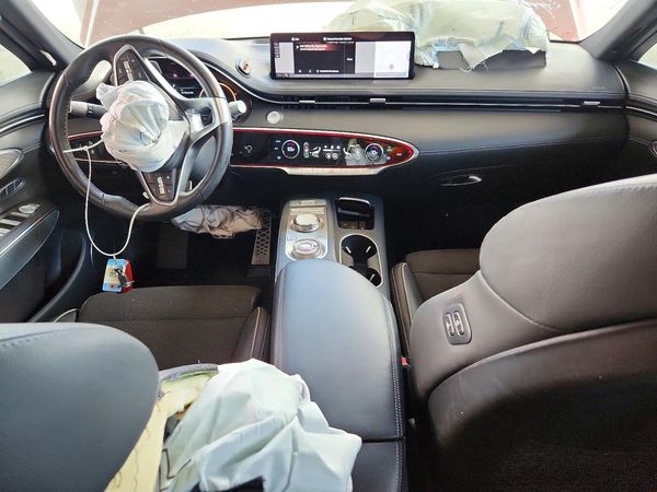 2023 GENESIS GV70