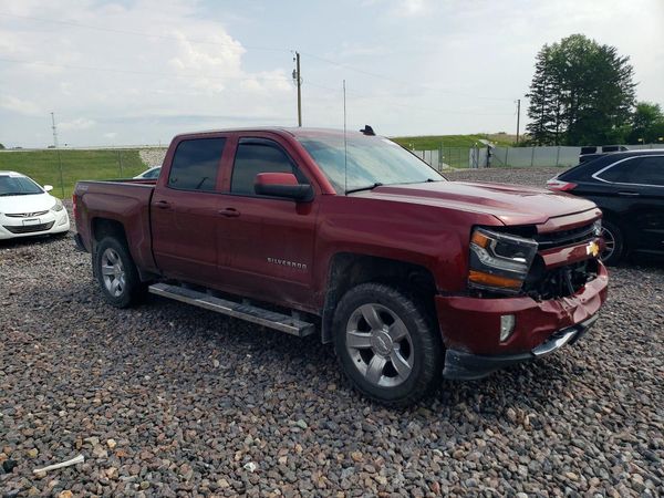 2017 CHEVROLET SILVERADO LT — Passenger 3/4