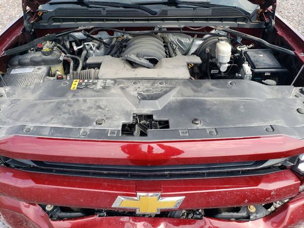 2017 CHEVROLET SILVERADO LT — Engine bay