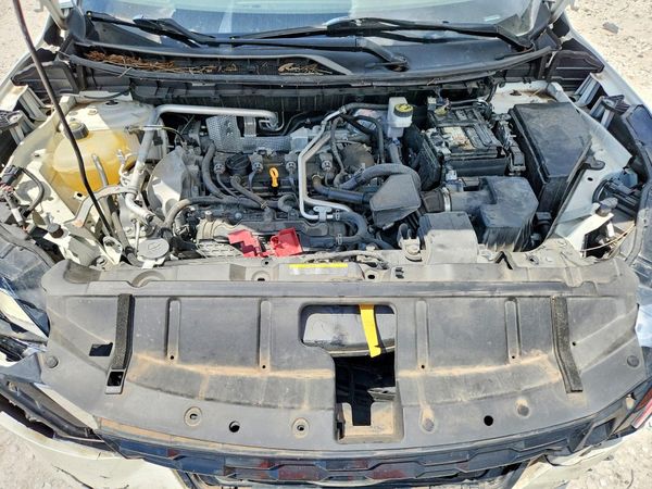2021 NISSAN ROGUE SV — Engine bay