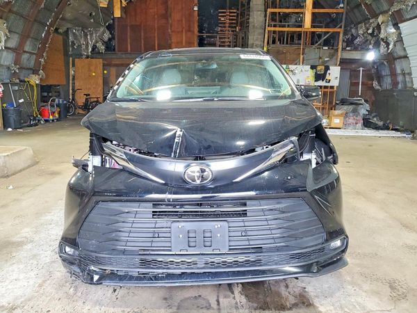 2026 TOYOTA SIENNA