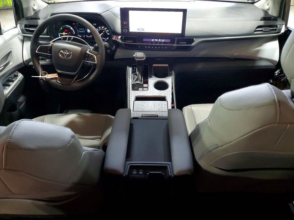 2026 TOYOTA SIENNA