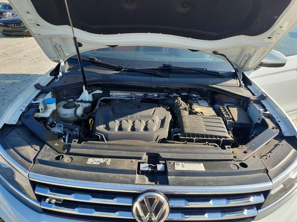 2020 VOLKSWAGEN TIGUAN — Engine bay