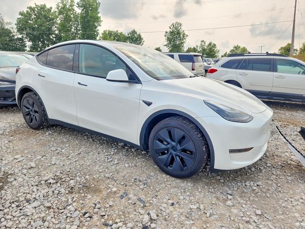 2025 TESLA MODEL Y