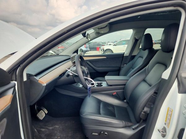 2025 TESLA MODEL Y
