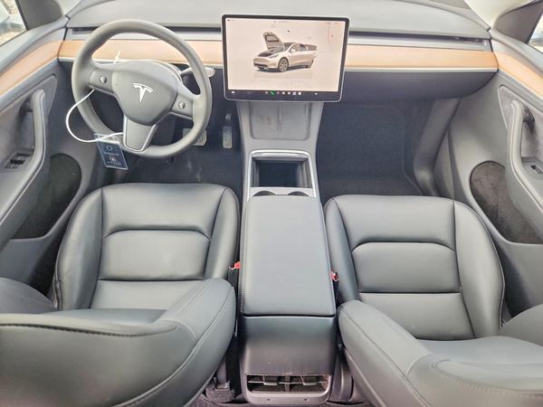 2025 TESLA MODEL Y