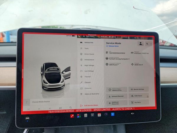 2025 TESLA MODEL Y