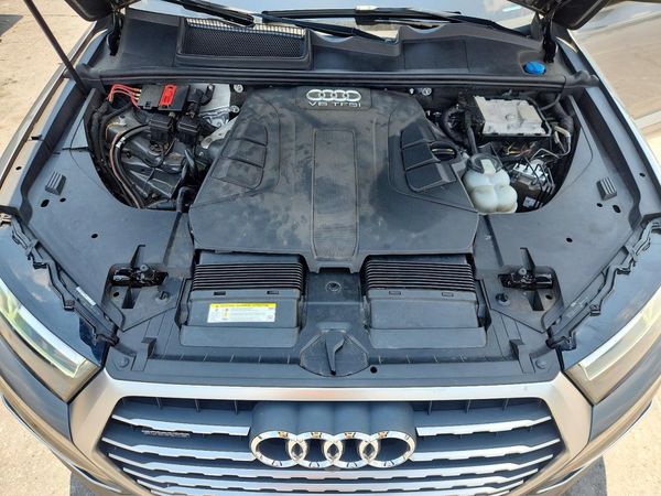 2018 AUDI Q7 quattro Premium Plus