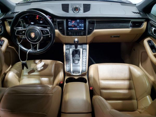 2017 PORSCHE MACAN
