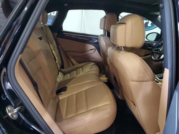 2017 PORSCHE MACAN