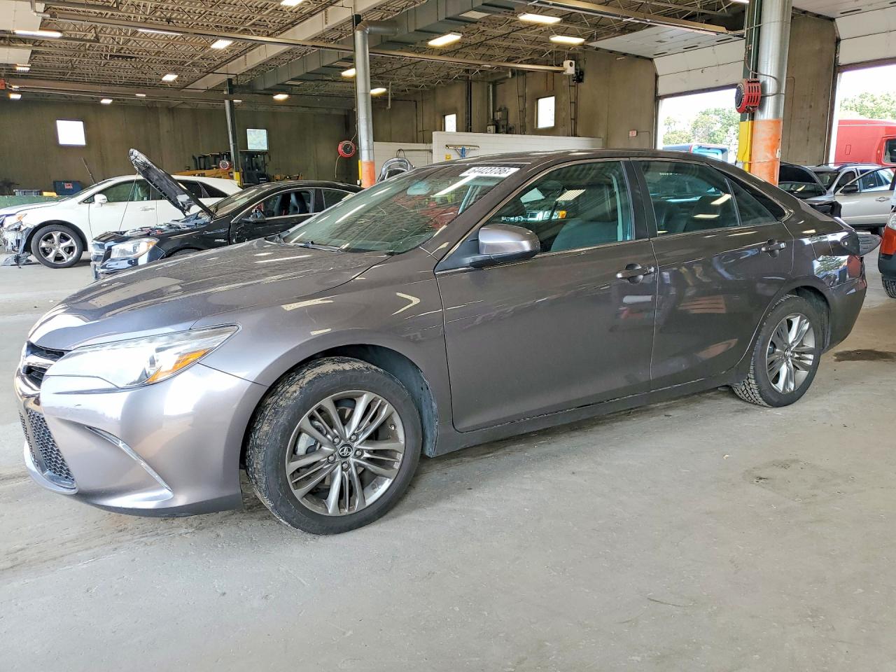 2017 TOYOTA CAMRY LE/SE/XLE/XSE — Front 3/4