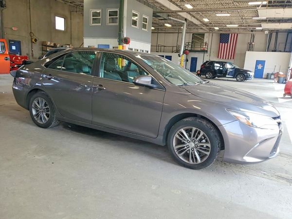 2017 TOYOTA CAMRY LE/SE/XLE/XSE — Passenger 3/4