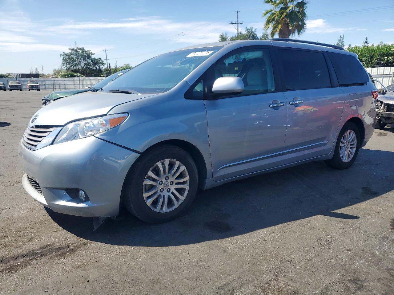 2016 TOYOTA SIENNA
