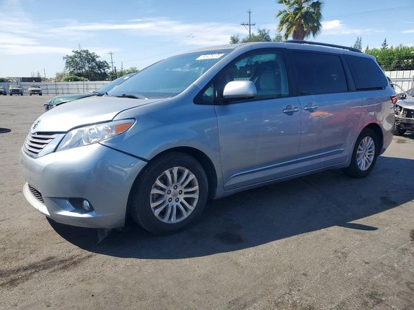 2016 TOYOTA SIENNA