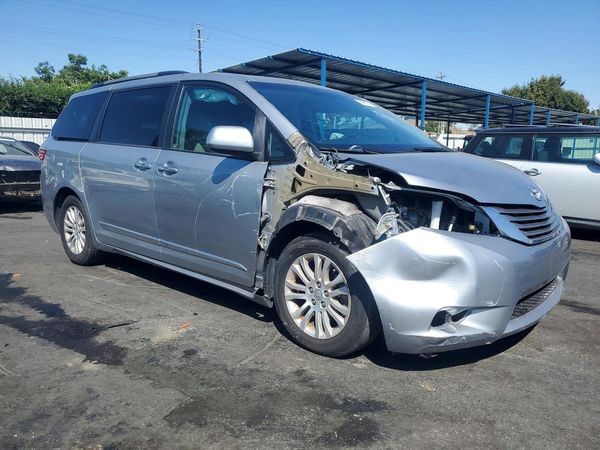 2016 TOYOTA SIENNA
