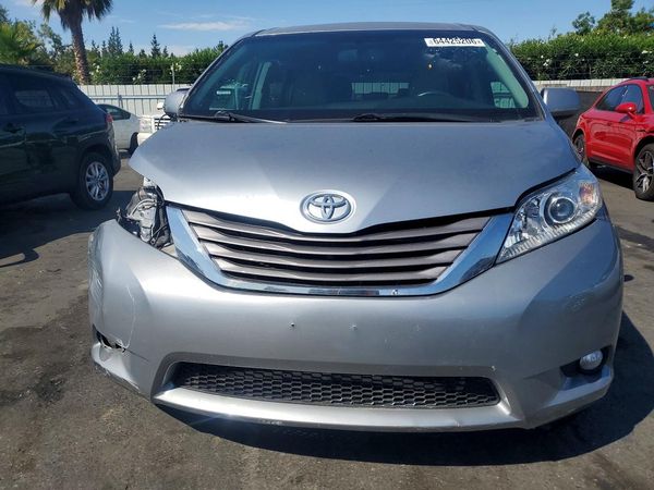 2016 TOYOTA SIENNA