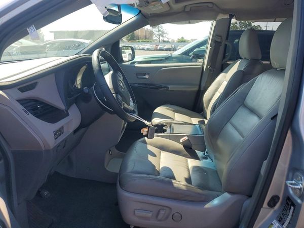 2016 TOYOTA SIENNA