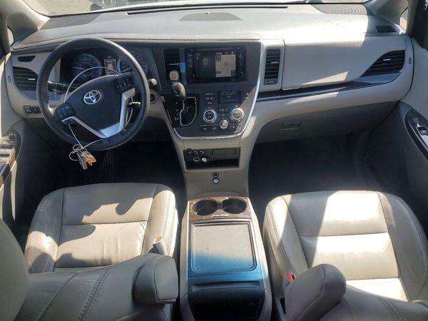 2016 TOYOTA SIENNA