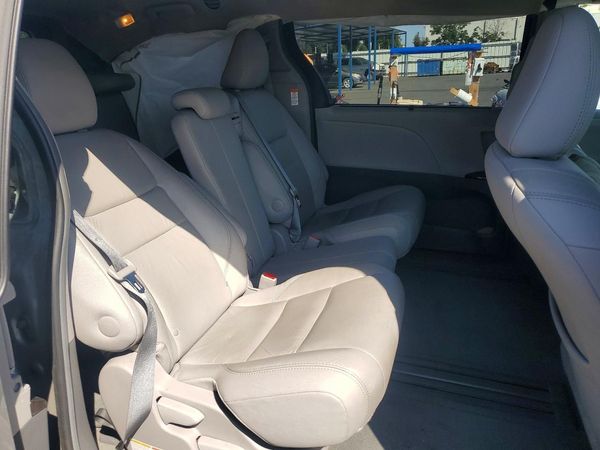 2016 TOYOTA SIENNA