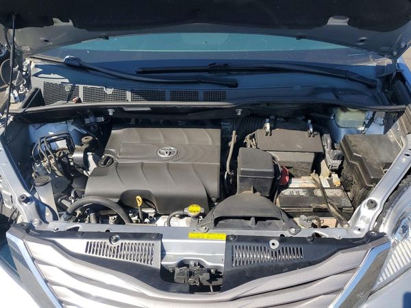 2016 TOYOTA SIENNA