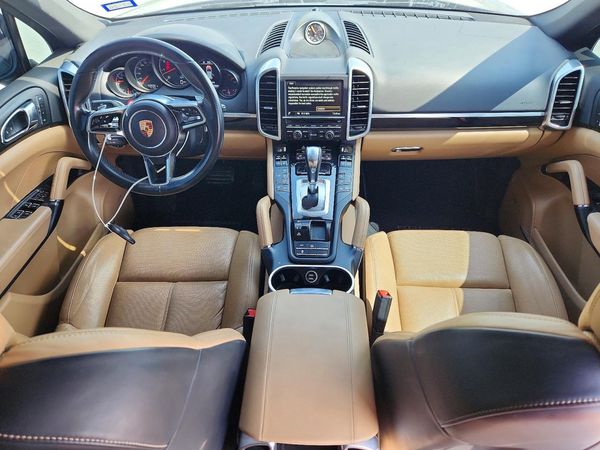 2016 PORSCHE CAYENNE