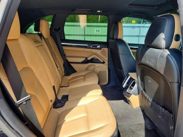 2016 PORSCHE CAYENNE